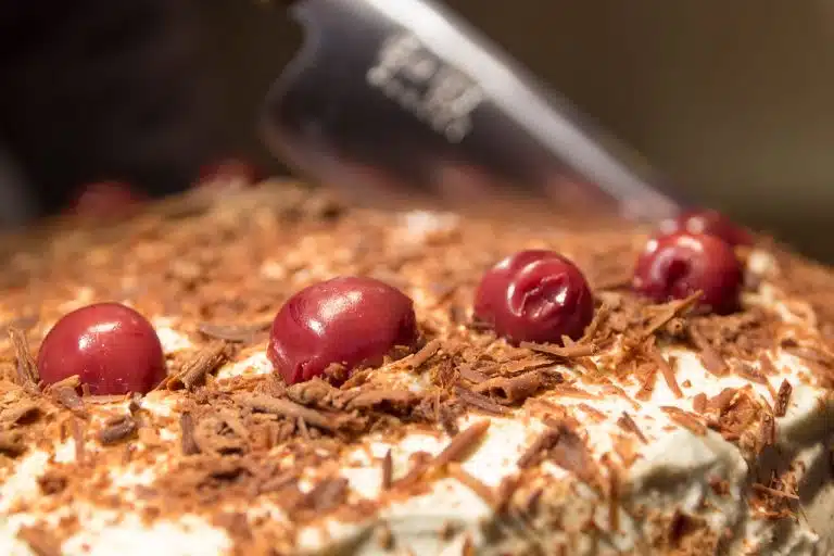 Schwarzwälder Kirschtorte makro aufnahme